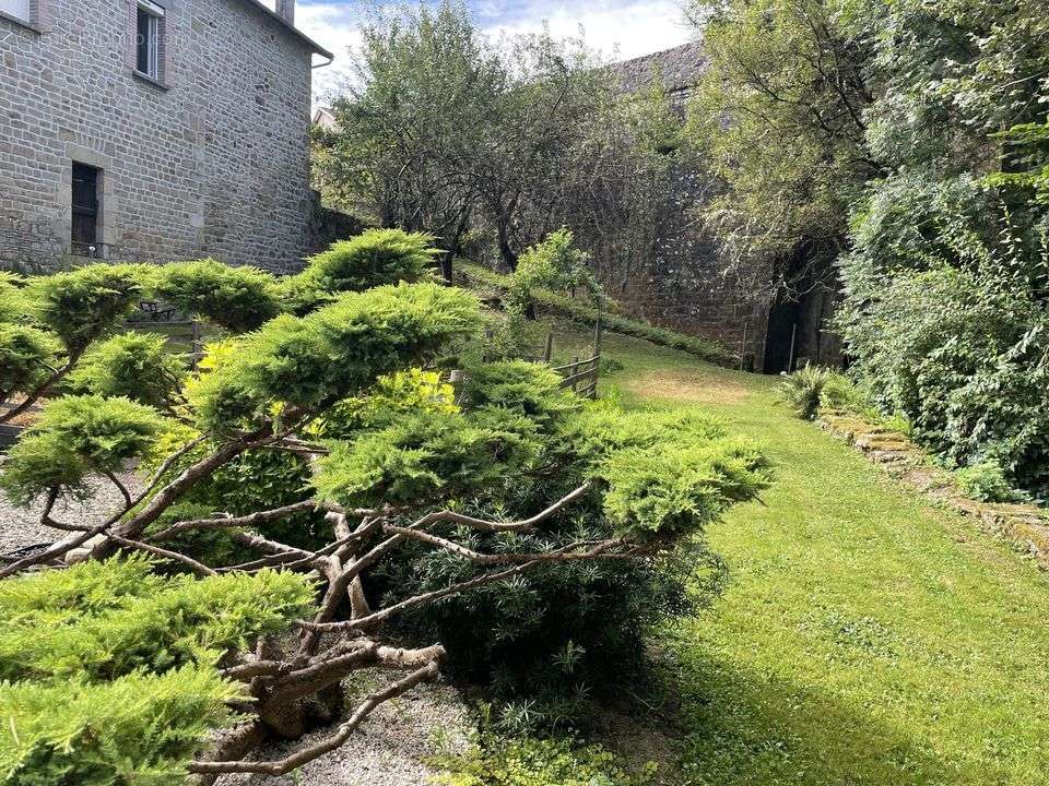 Maison à EYMOUTIERS