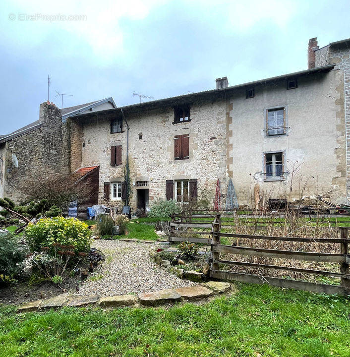 Maison à EYMOUTIERS