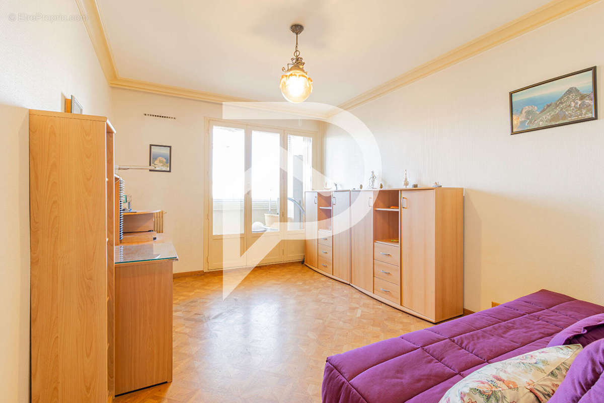 Appartement à MARSEILLE-5E