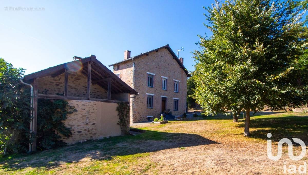 Photo 1 - Maison à SAINT-LEONARD-DE-NOBLAT