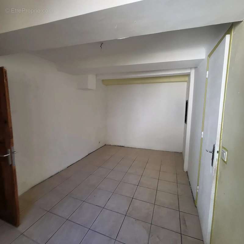 Appartement à PUGET-THENIERS