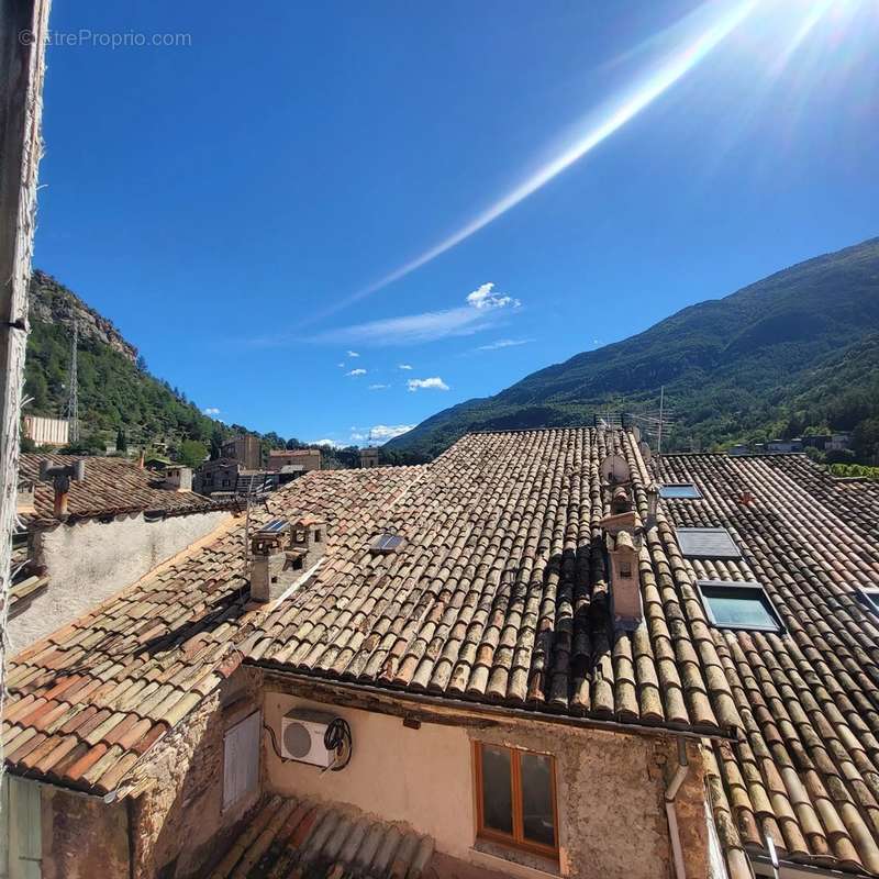 Appartement à PUGET-THENIERS