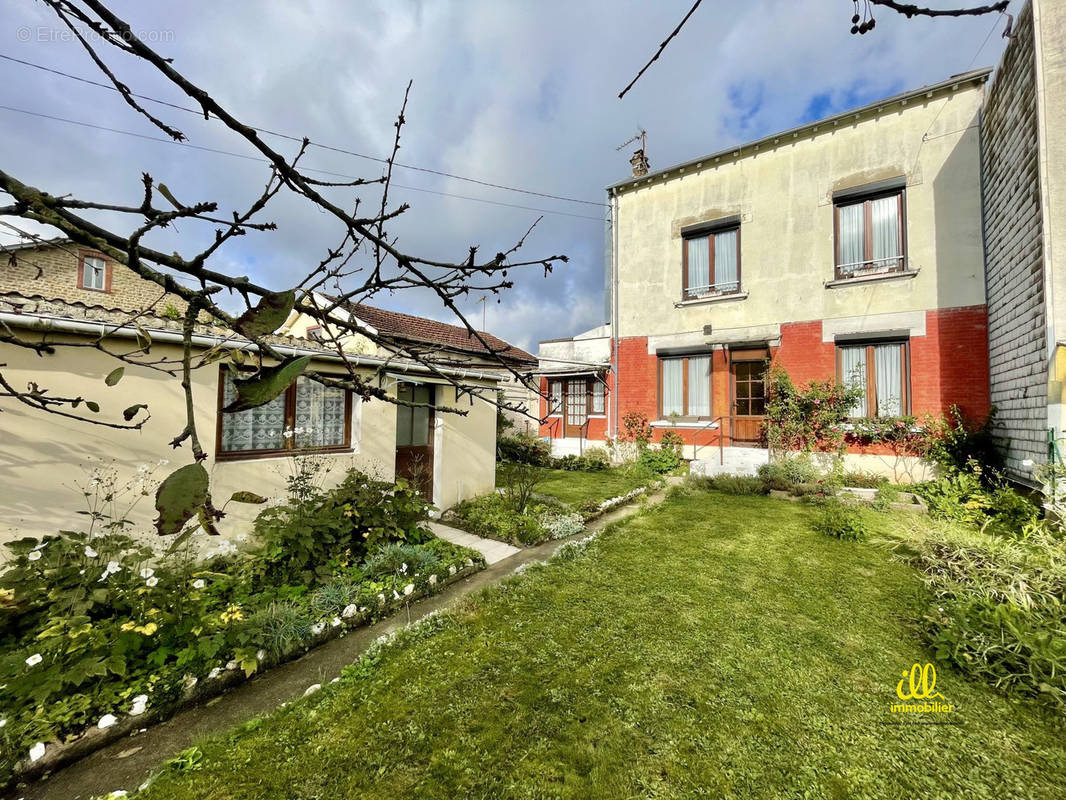 Maison à CHARLEVILLE-MEZIERES