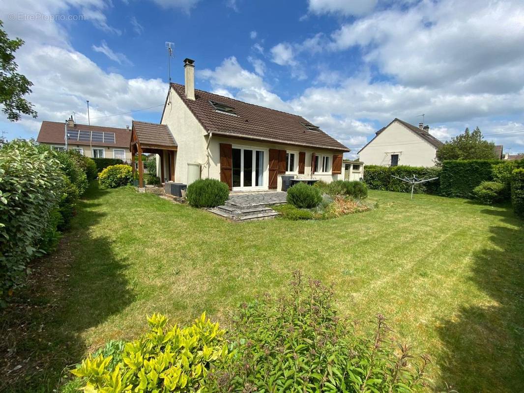 Maison à SAINT-MAURICE-MONTCOURONNE