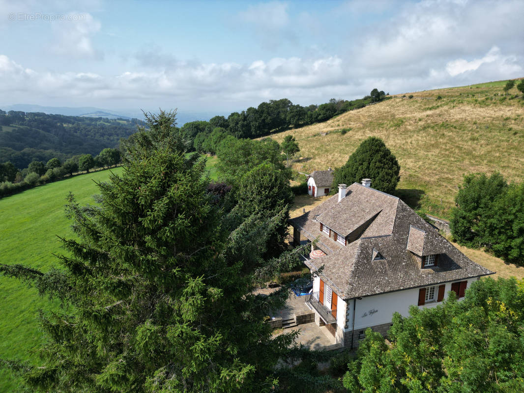 Maison à SAINT-CHELY-D&#039;AUBRAC