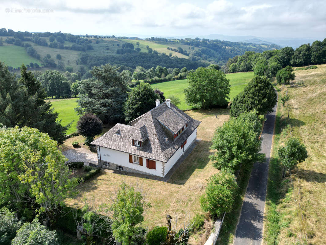 Maison à SAINT-CHELY-D&#039;AUBRAC