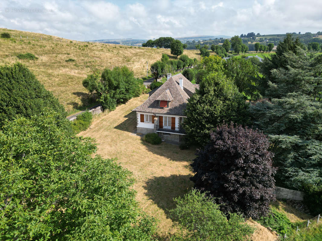 Maison à SAINT-CHELY-D&#039;AUBRAC