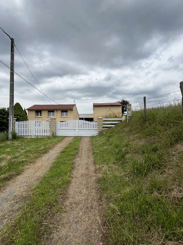 Maison à POUILLY-LES-FEURS