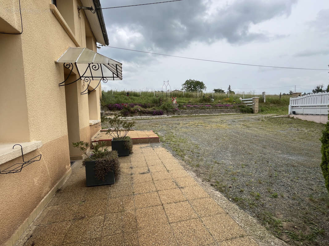 Maison à POUILLY-LES-FEURS