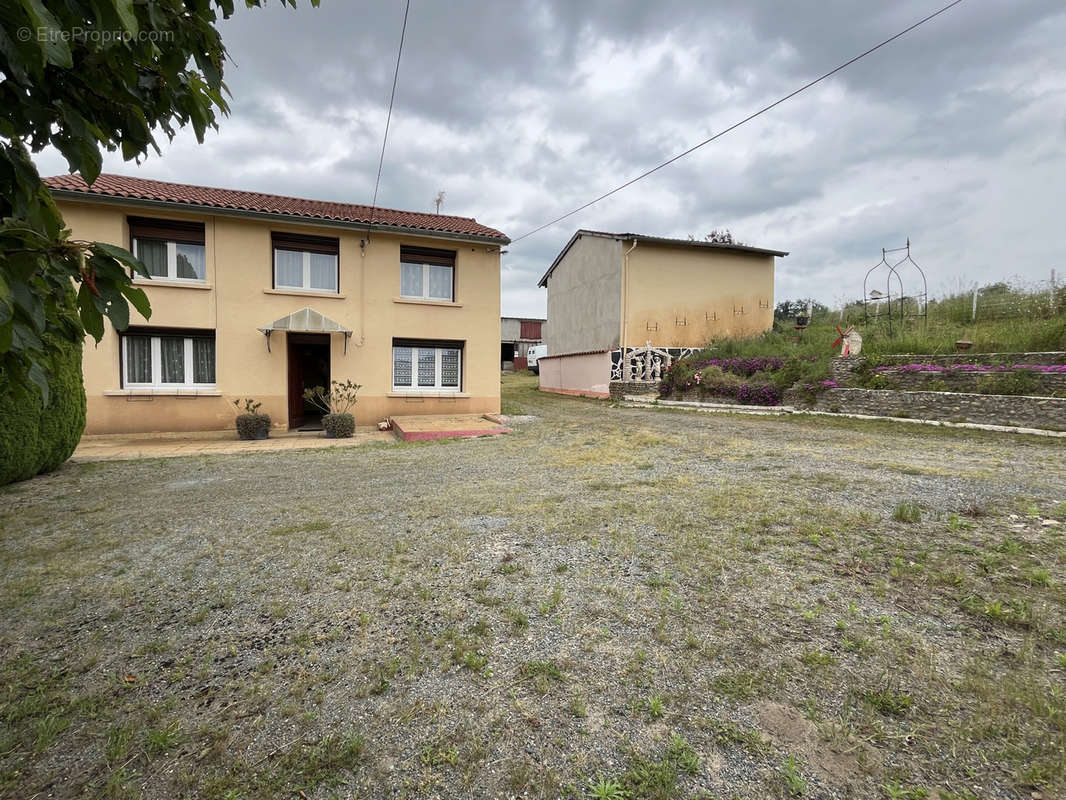 Maison à POUILLY-LES-FEURS