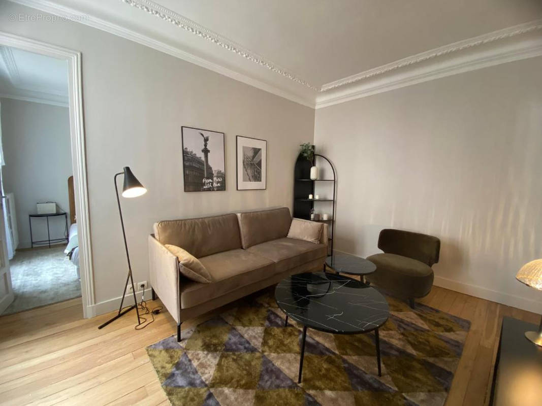 Appartement à PARIS-16E