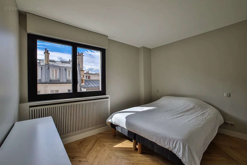 Appartement à PARIS-7E