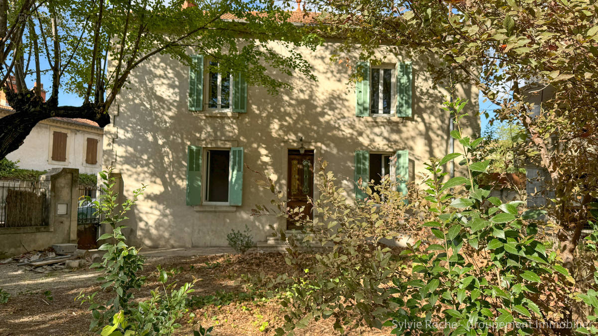 Maison à CAMARET-SUR-AIGUES