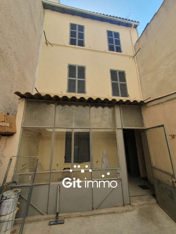 Appartement à MARSEILLE-3E