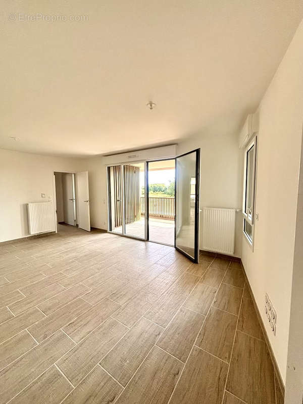 Appartement à MAUGUIO