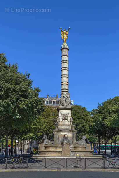 Autre à PARIS-1E