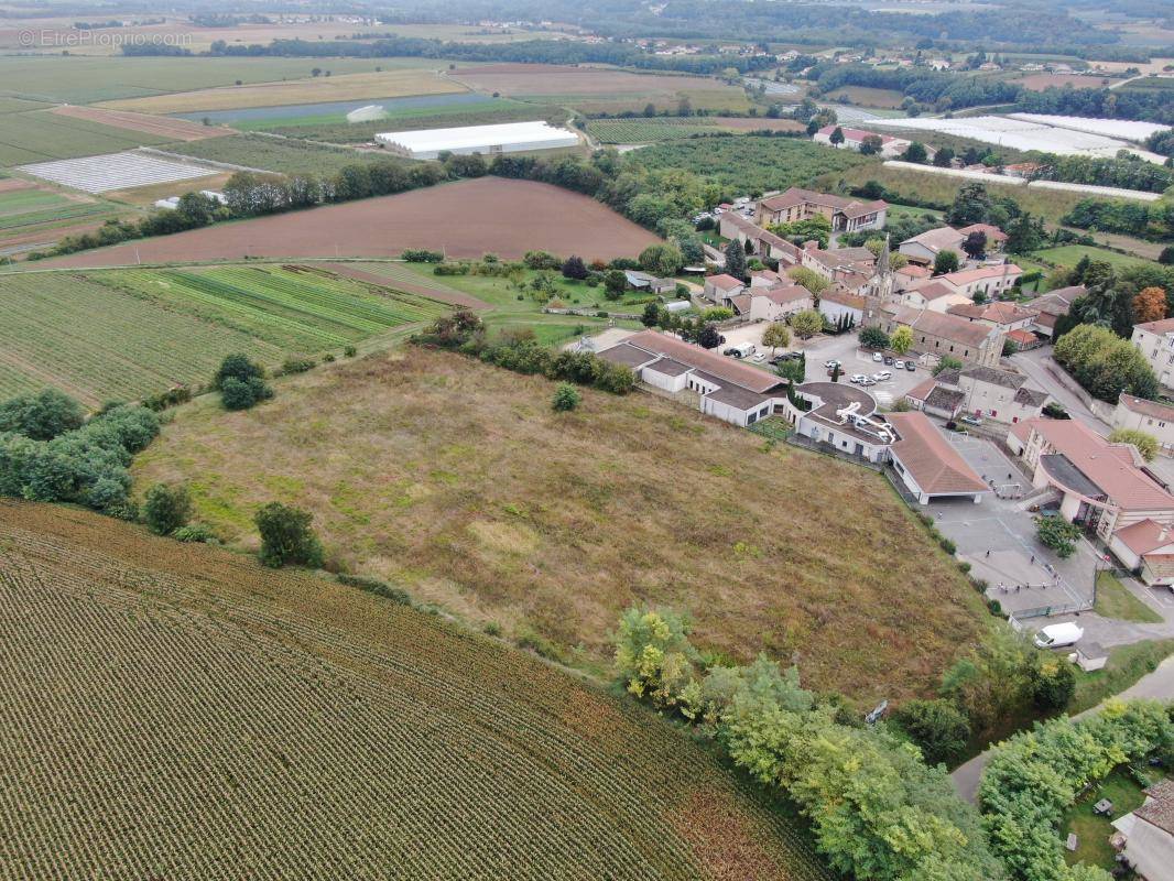 Terrain à SAINT-PRIM