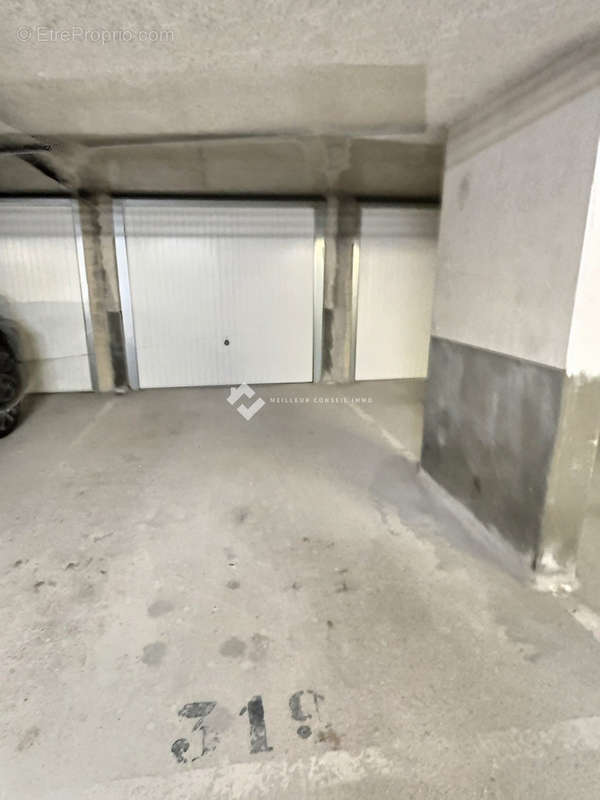 Parking et box  - Appartement à SERRIS