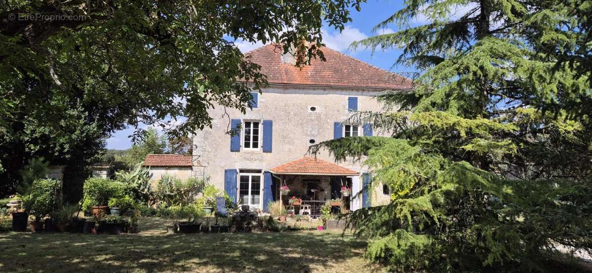 Maison à SAINT-FRONT