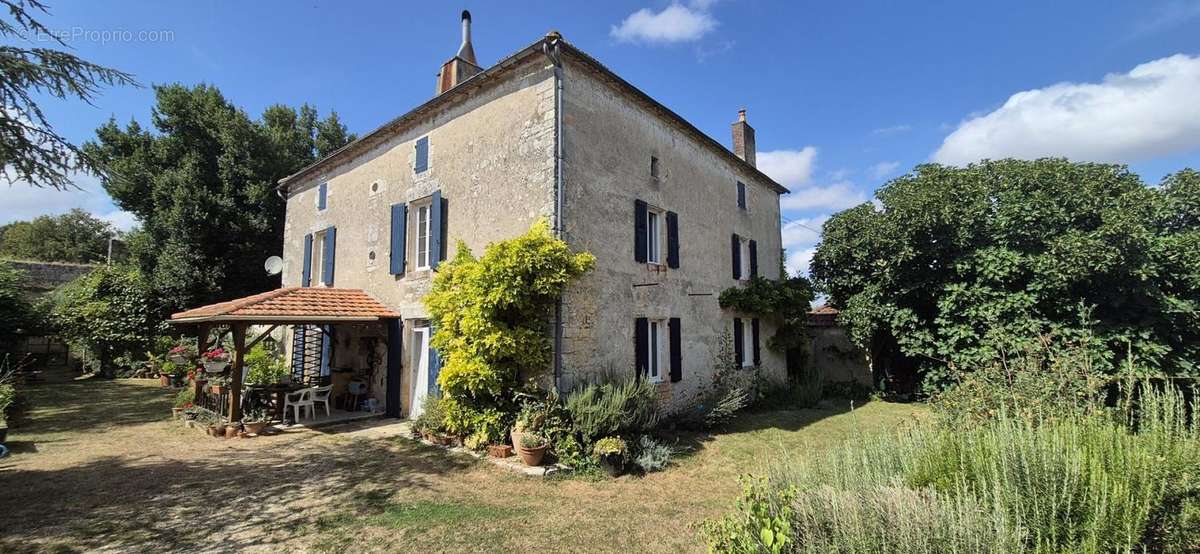 Maison à SAINT-FRONT