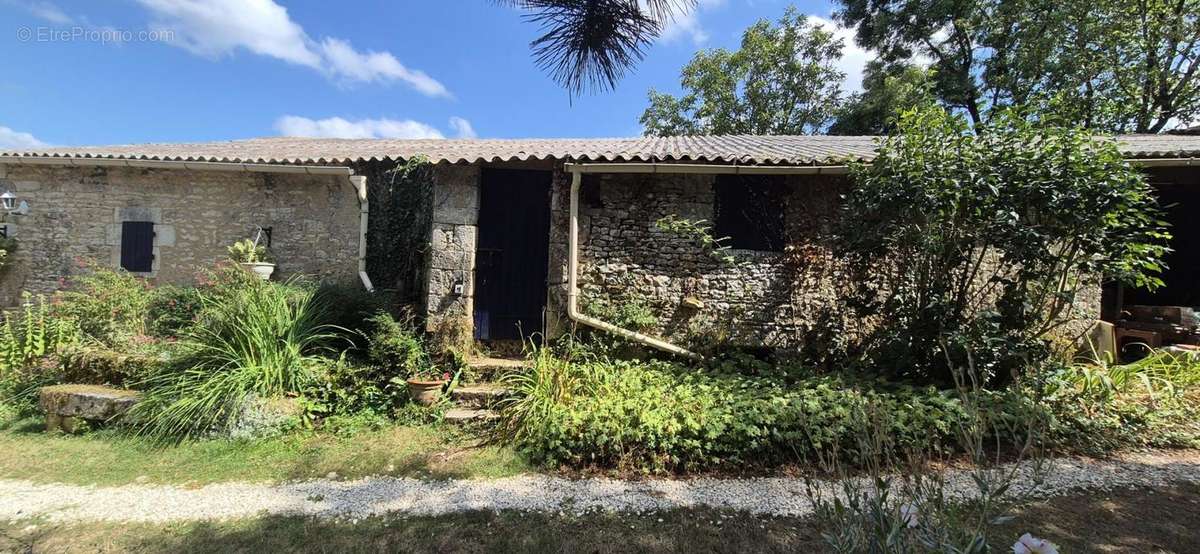 Maison à SAINT-FRONT