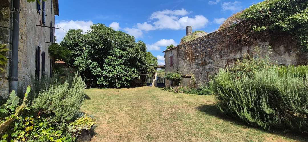 Maison à SAINT-FRONT