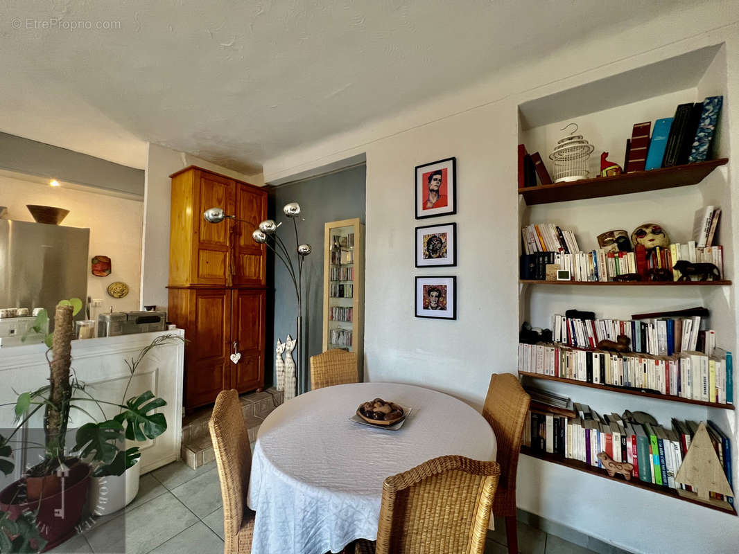 Appartement à SAINT-LAURENT-DU-VAR