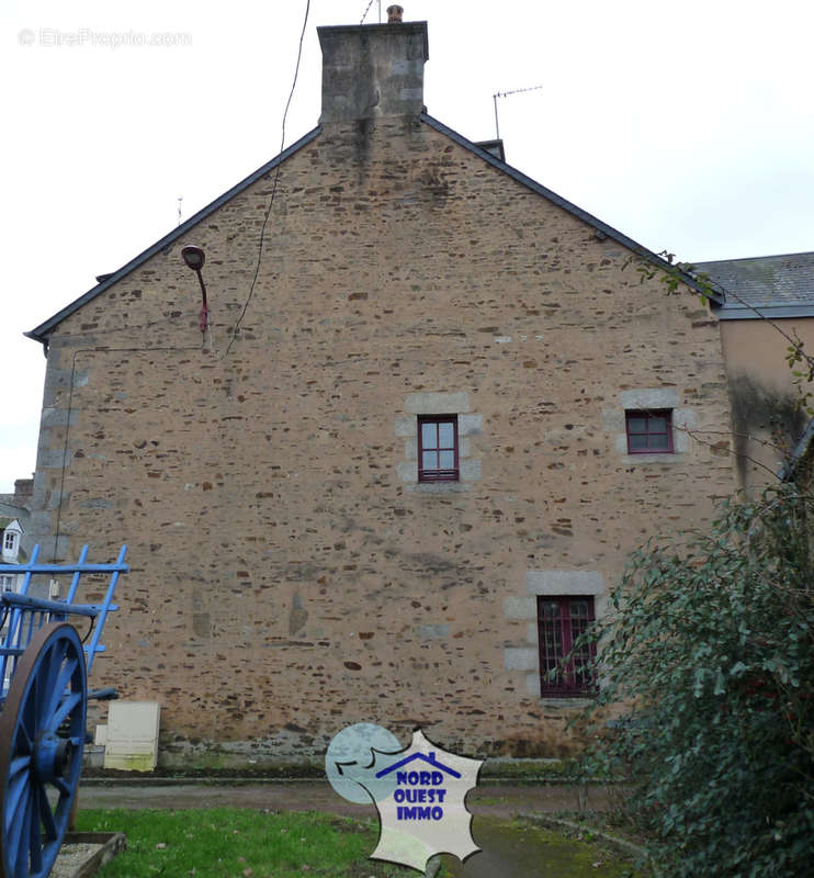 Maison à COUTERNE