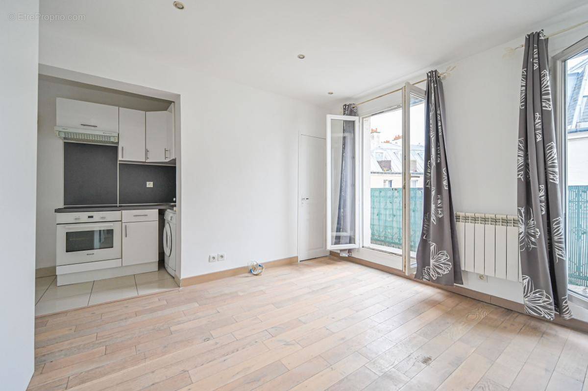 Appartement à PARIS-18E