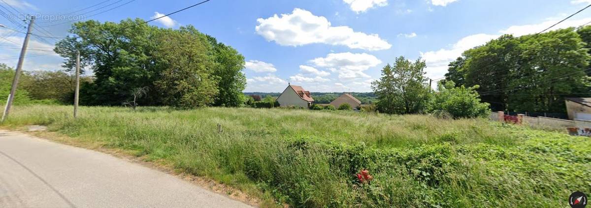 Terrain à MAREUIL-LES-MEAUX