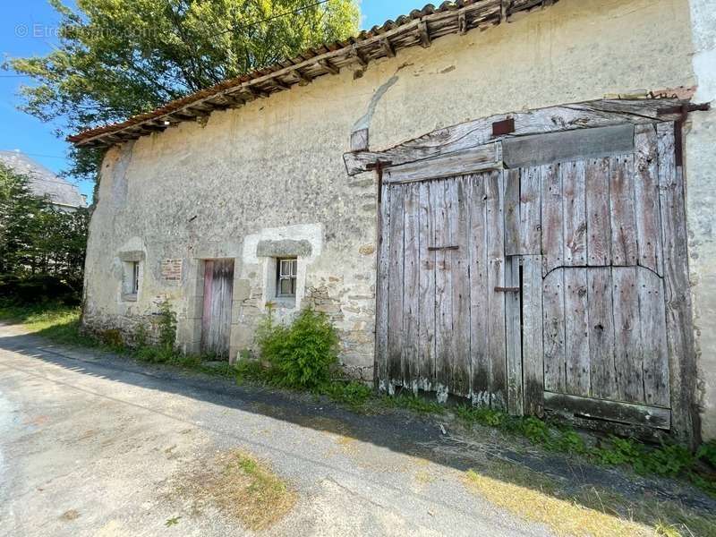 Maison à DOMPIERRE-LES-EGLISES