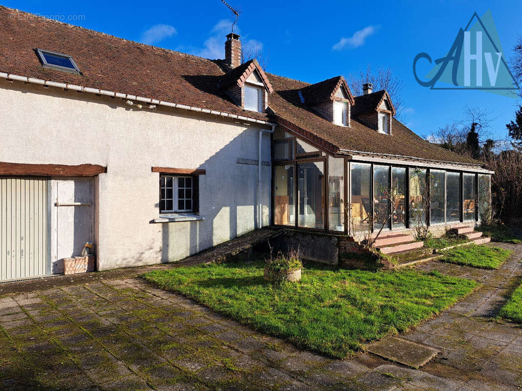 Maison à THORIGNY-SUR-OREUSE