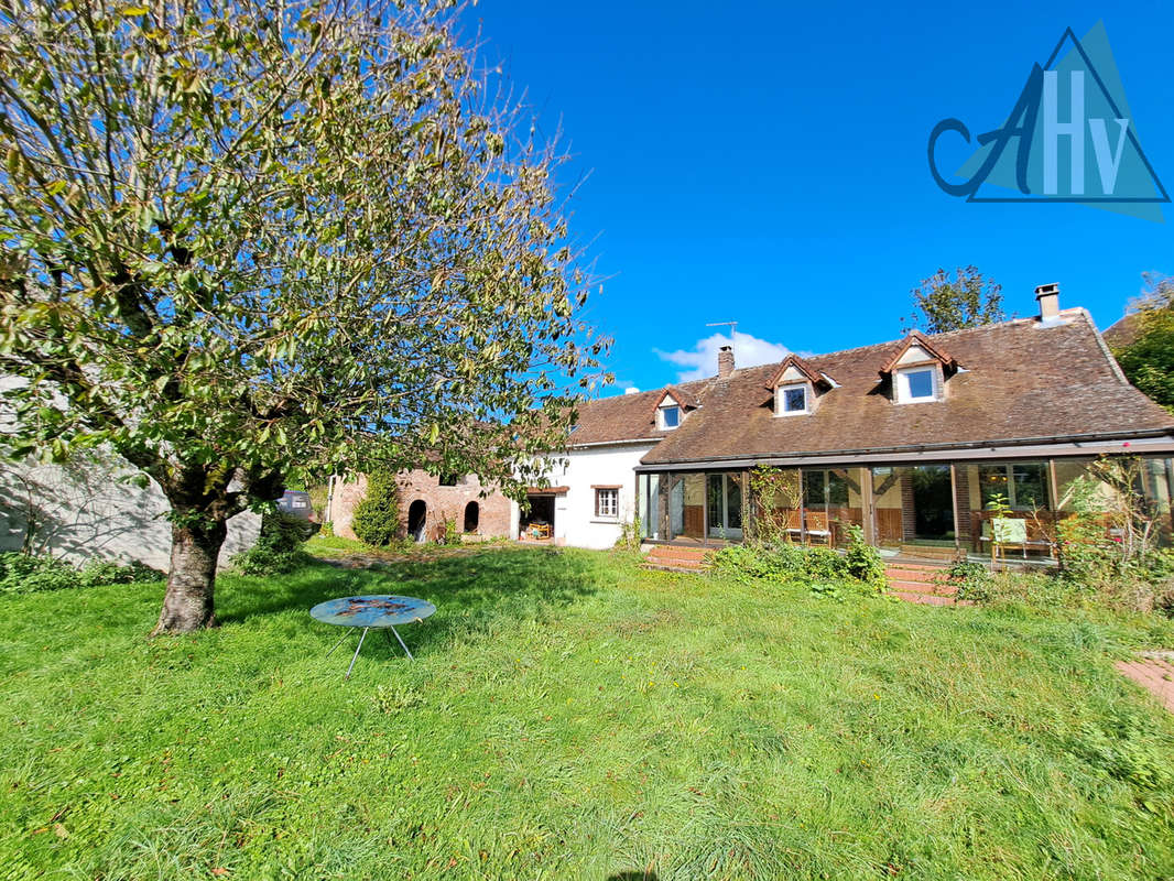 Maison à THORIGNY-SUR-OREUSE