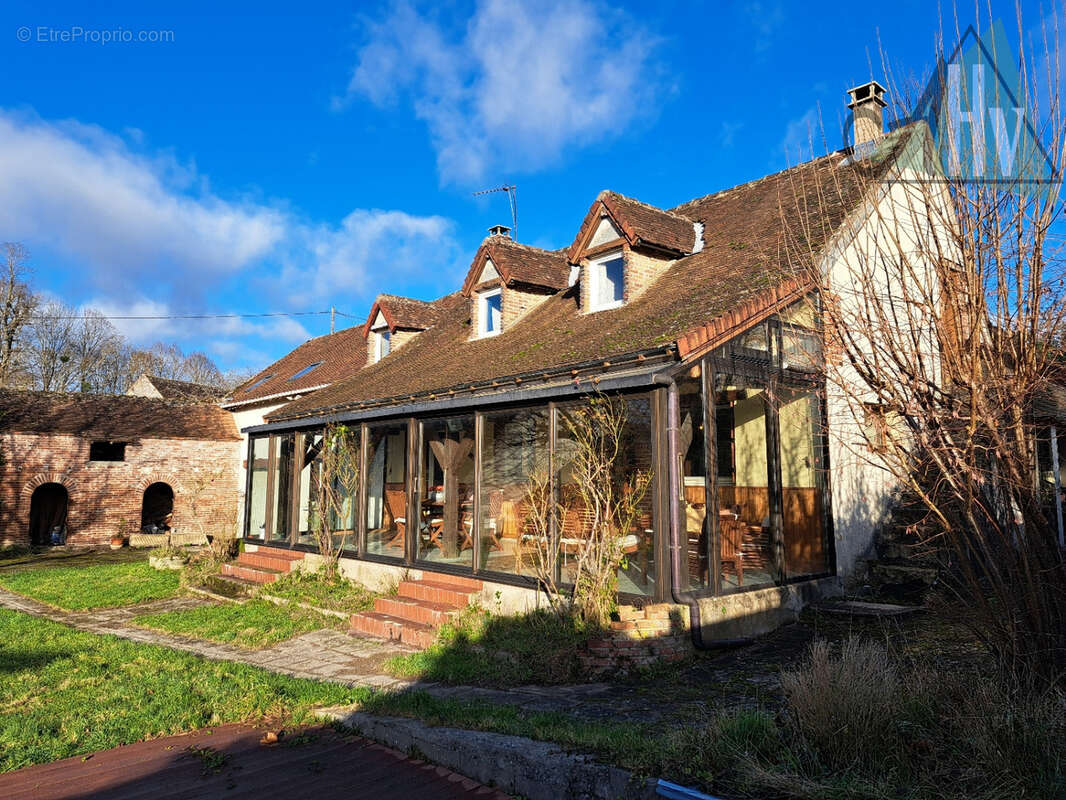 Maison à THORIGNY-SUR-OREUSE