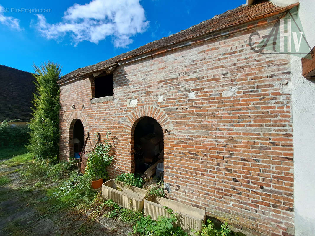 Maison à THORIGNY-SUR-OREUSE