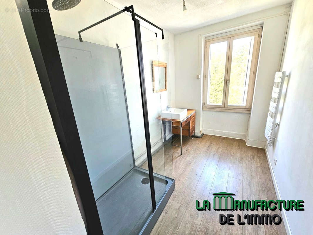 Appartement à UNIEUX