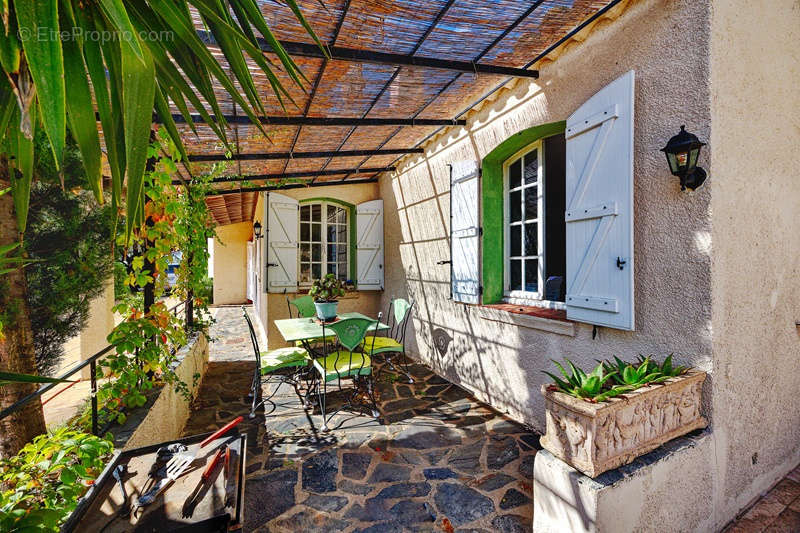 Maison à LA GARDE-FREINET