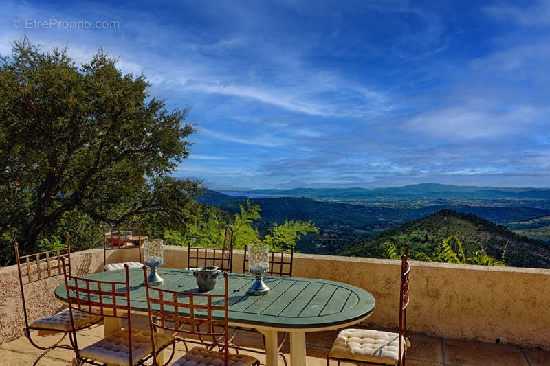 Maison à LA GARDE-FREINET