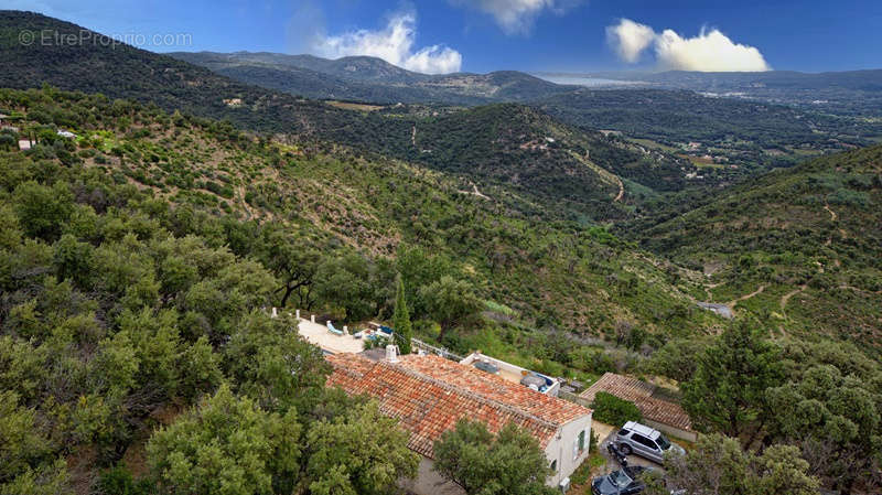 Maison à LA GARDE-FREINET