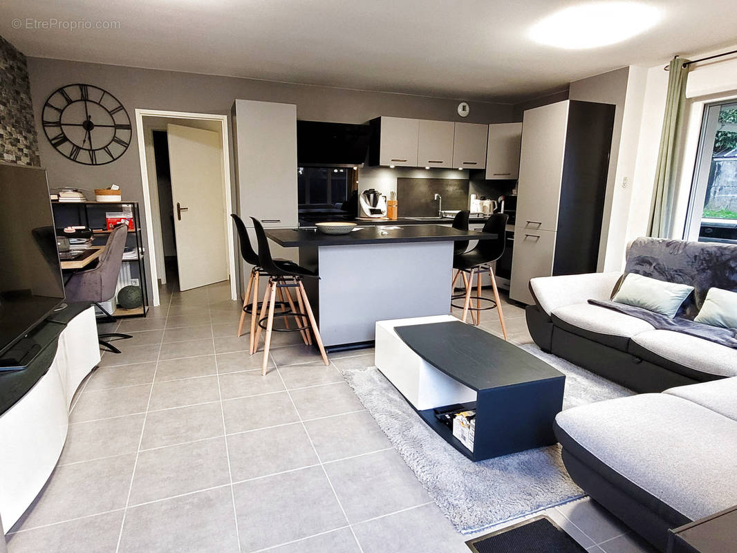 Appartement à CRANVES-SALES