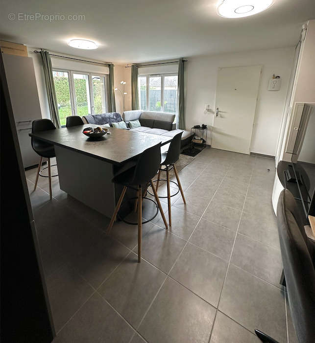 Appartement à CRANVES-SALES