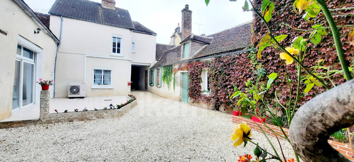 Maison à BRIENON-SUR-ARMANCON