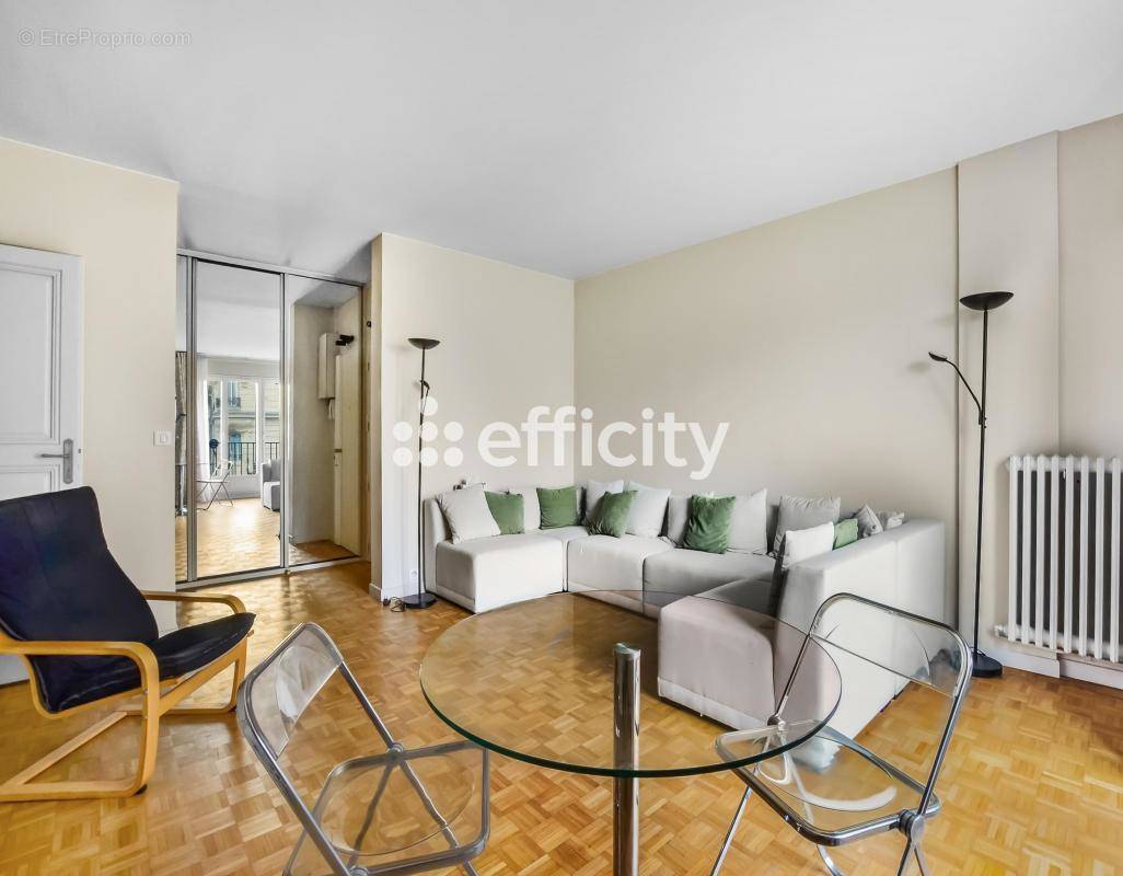 Appartement à COURBEVOIE