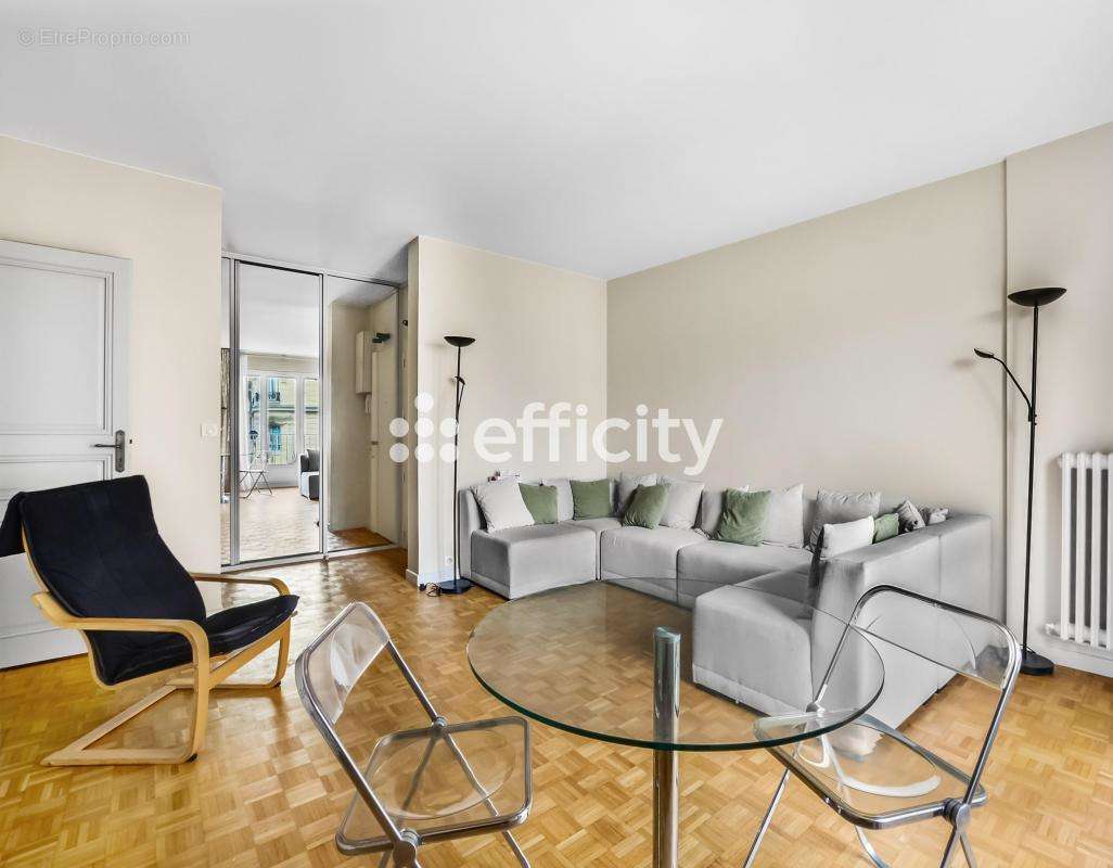 Appartement à COURBEVOIE