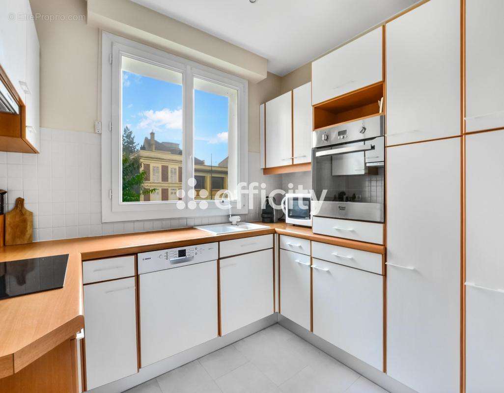 Appartement à COURBEVOIE