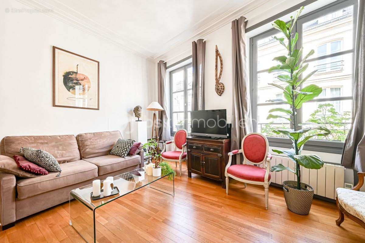 Appartement à PARIS-1E