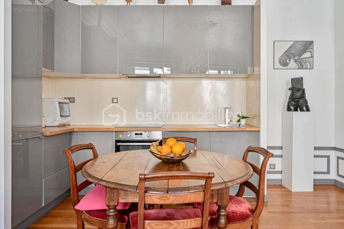 Appartement à PARIS-1E