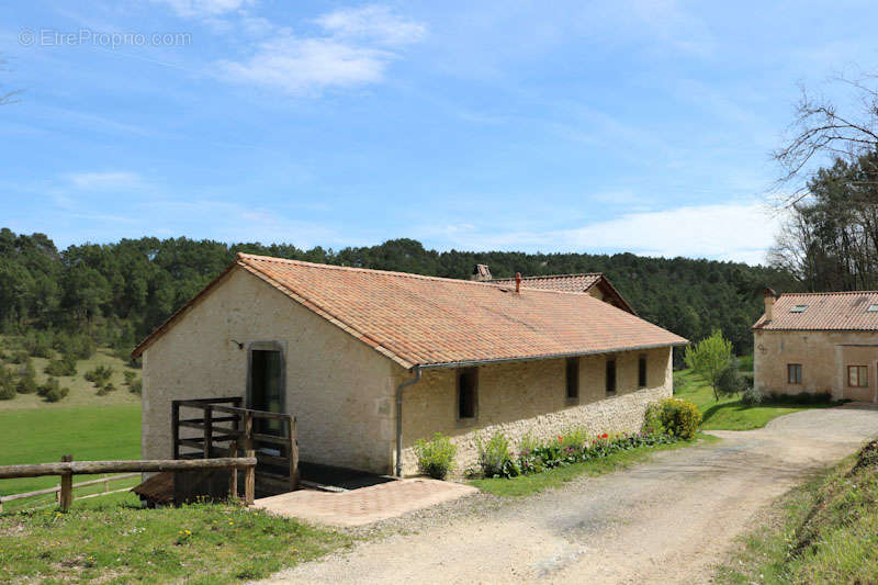 Maison à MONTREM