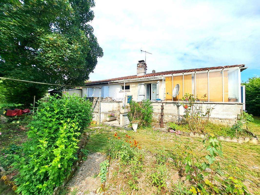 Maison à MONTIGNAC-CHARENTE