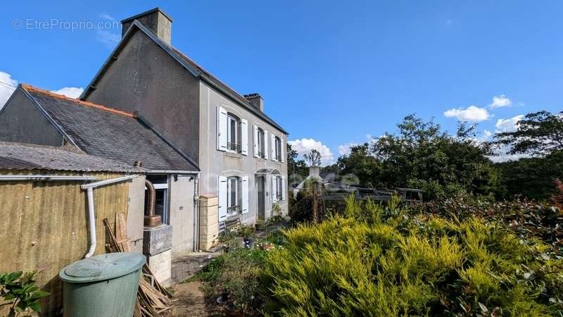 Maison à LOGONNA-DAOULAS